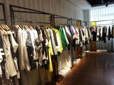 以卓越產品與暖心服務，贏得服裝鞋帽零售市場